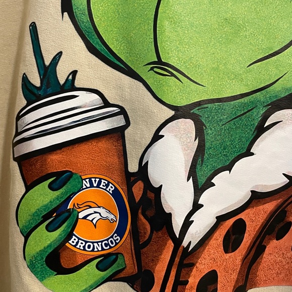 Denver Broncos Grinch Sweatshirt Size 2 XL
Beige - Picture 4 of 4